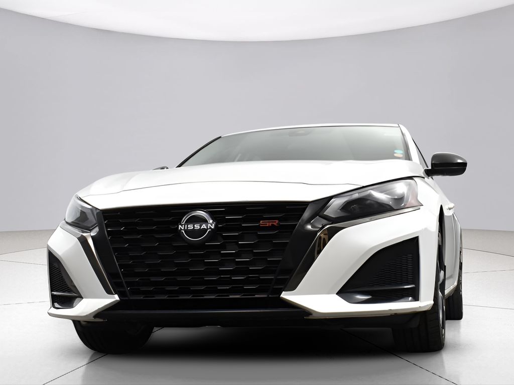 2023 Nissan Altima 2.5 SR Image 5 of 44