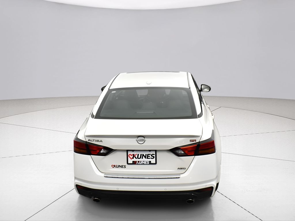 2023 Nissan Altima 2.5 SR Image 19 of 44