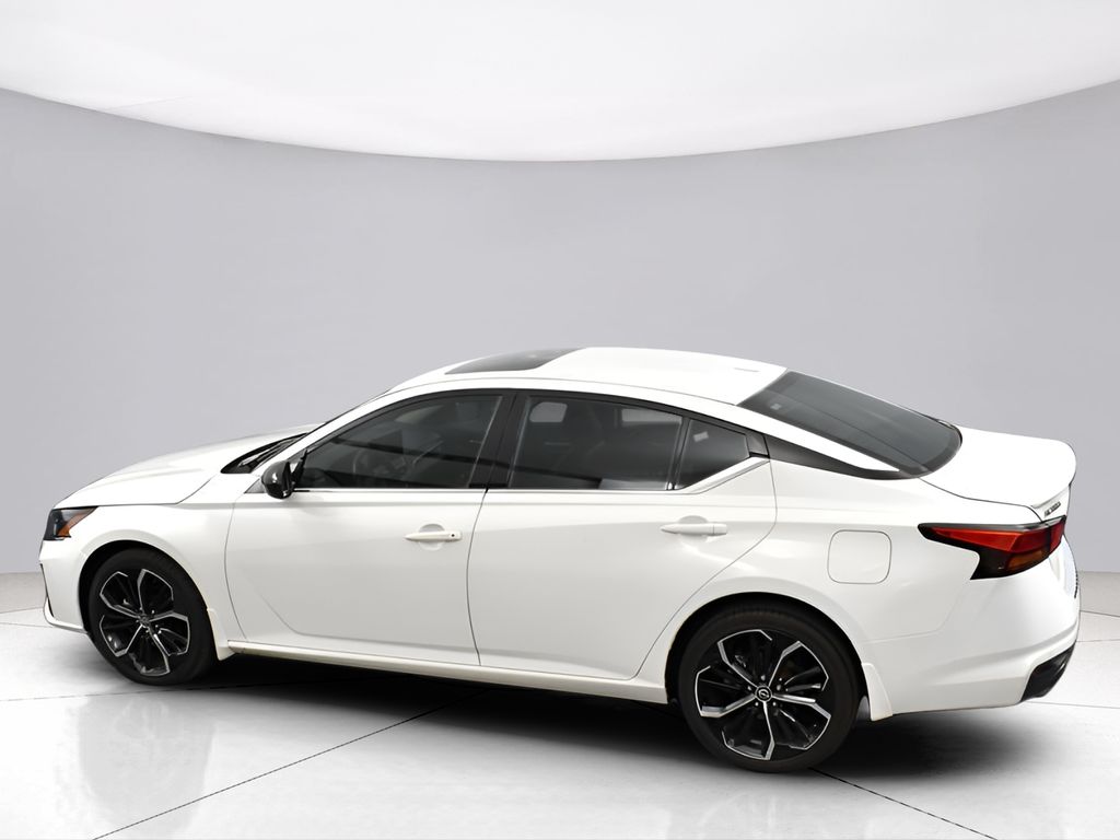 2023 Nissan Altima 2.5 SR Image 21 of 44