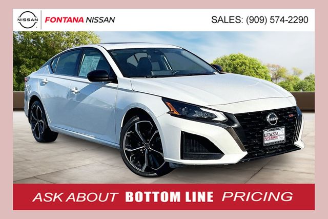 2023 Nissan Altima 2.5 SR Image 2 of 33