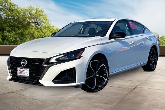 2023 Nissan Altima 2.5 SR Image 1 of 33