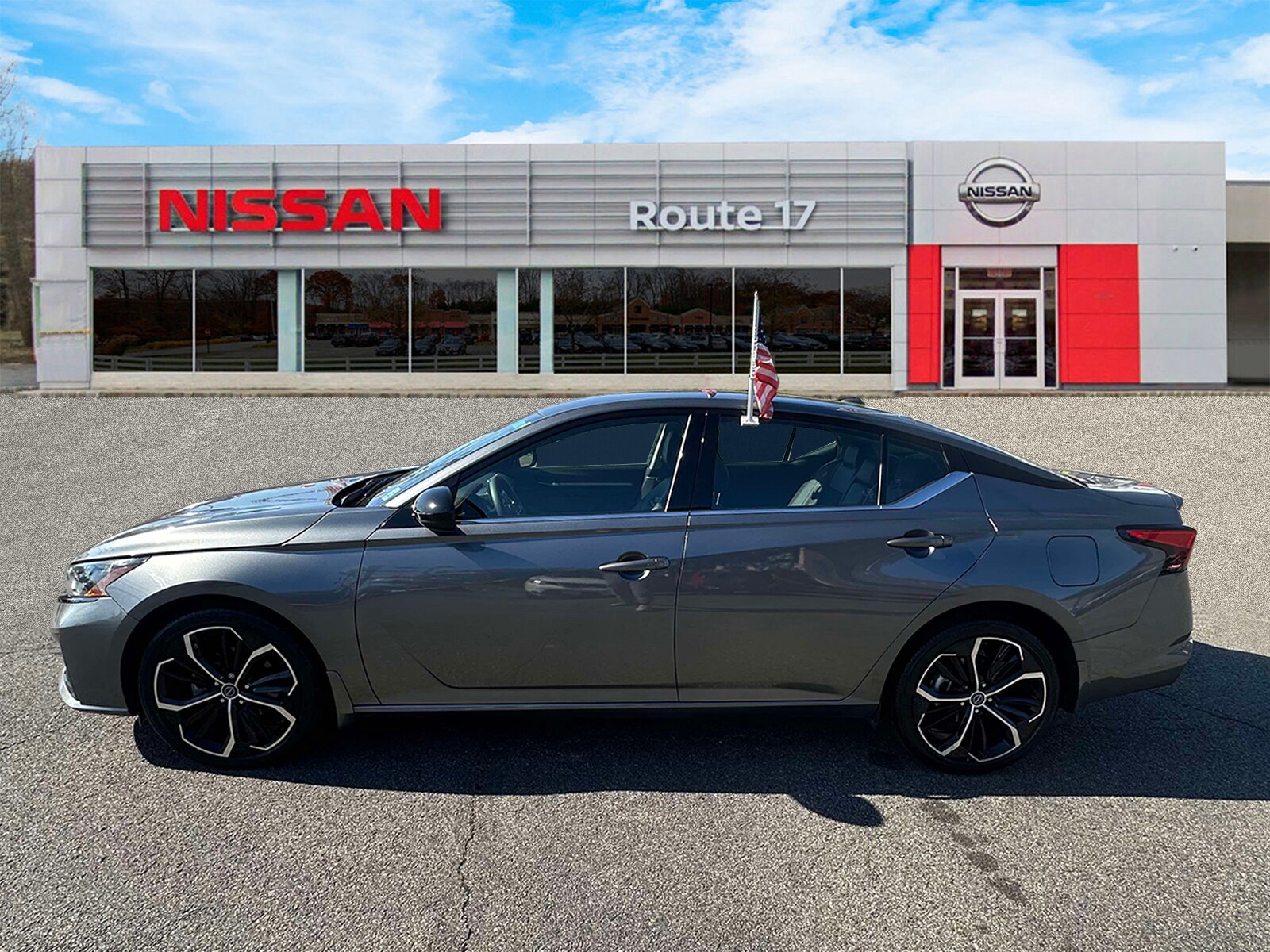 2023 Nissan Altima 2.5 SR Image 4 of 30