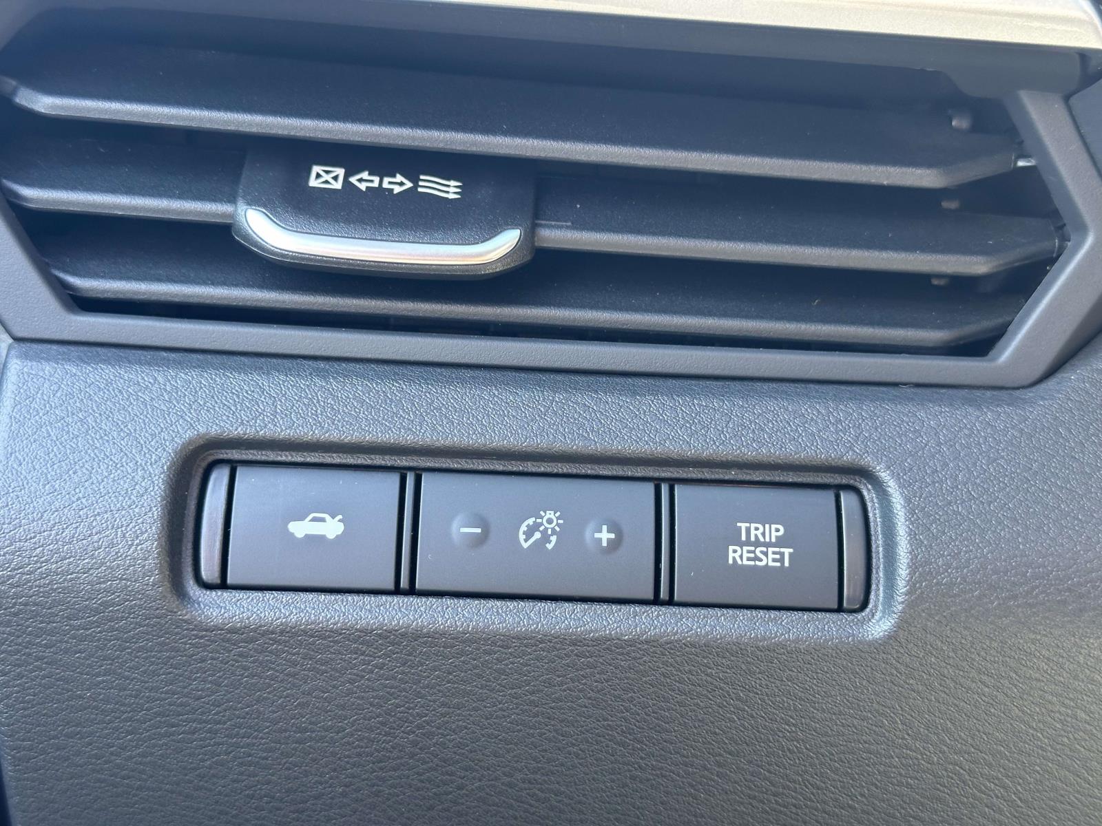 2023 Nissan Altima 2.5 SR Image 17 of 30