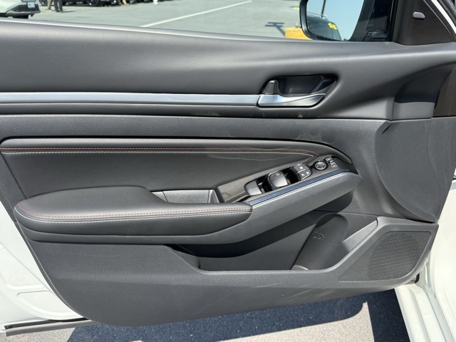 Vehicle image 29 of 39