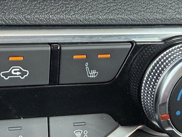 Vehicle image 34 of 39