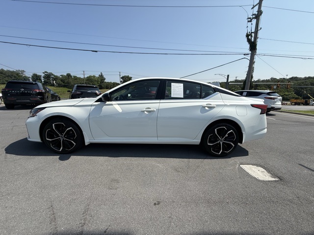 Vehicle image 8 of 39