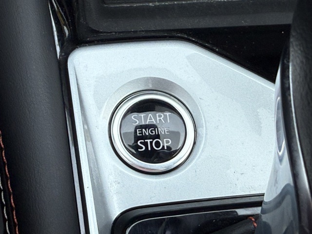 Vehicle image 33 of 39