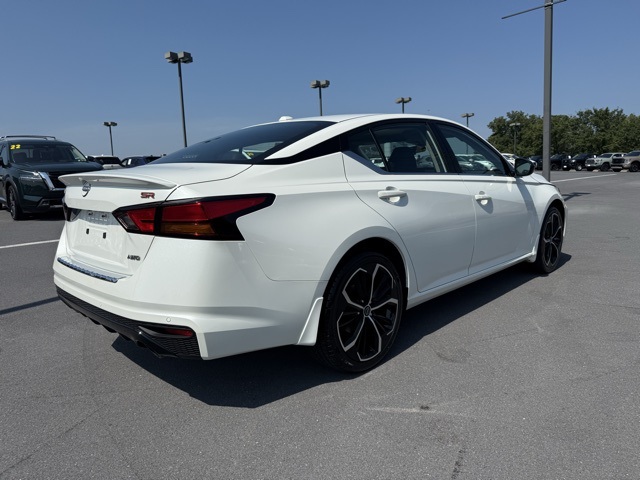 Vehicle image 5 of 39