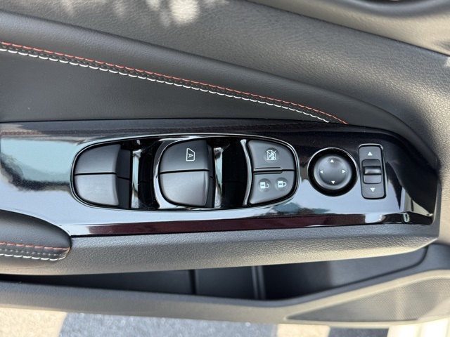Vehicle image 37 of 39