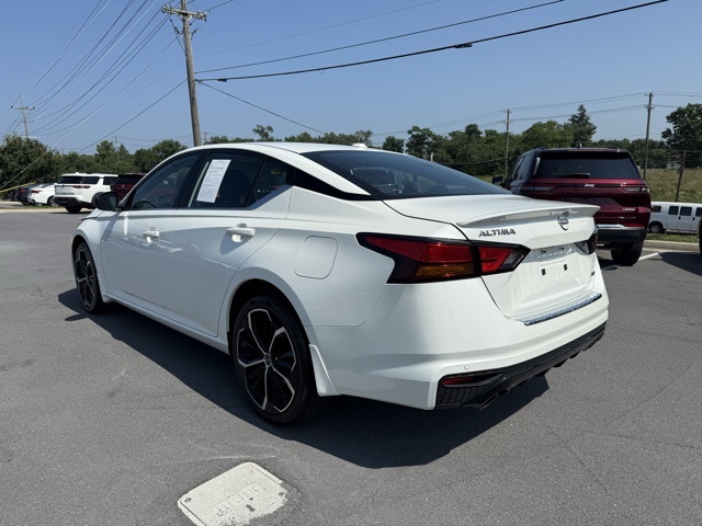 Vehicle image 7 of 39