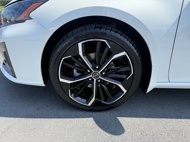 Vehicle image 10 of 39