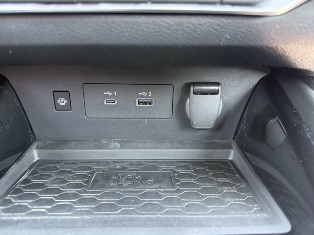 Vehicle image 13 of 39