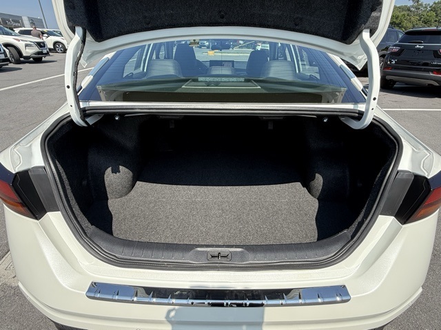 Vehicle image 12 of 39