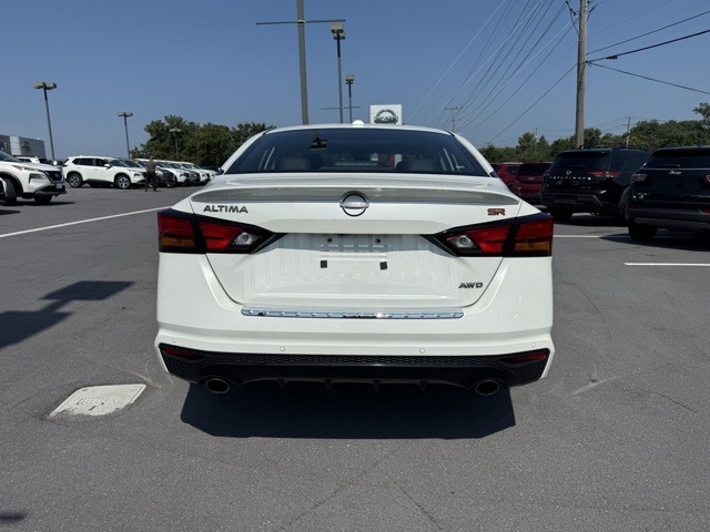 Vehicle image 6 of 39