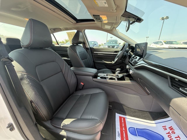 Vehicle image 15 of 39