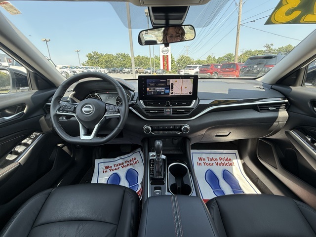 Vehicle image 17 of 39