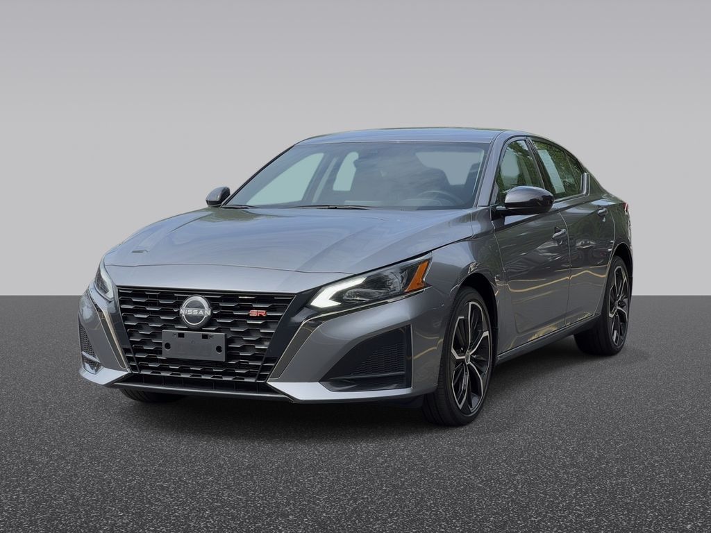 2023 Nissan Altima 2.5 SR Image 1 of 37
