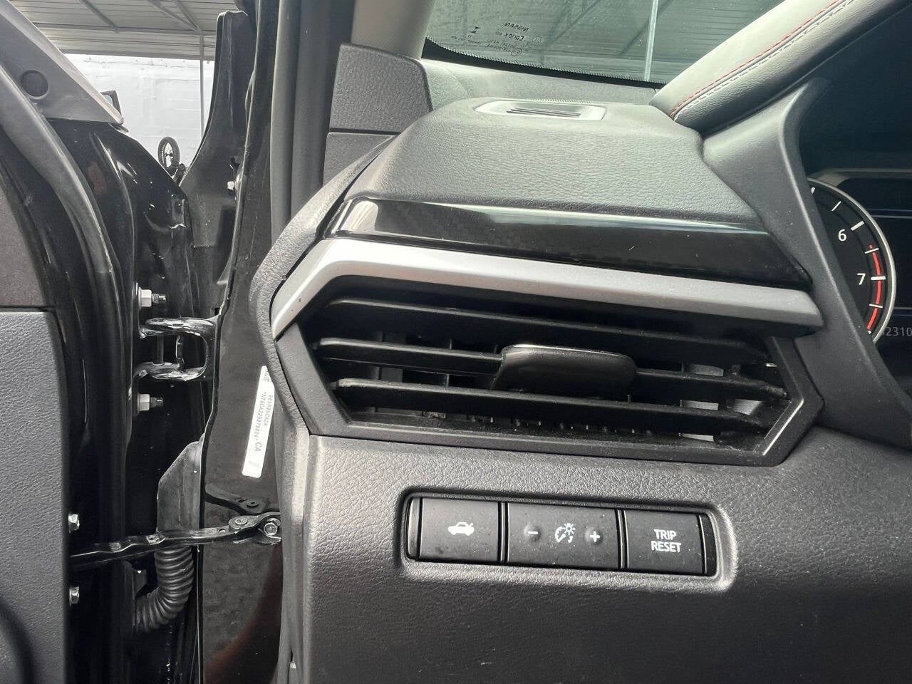 Vehicle image 26 of 38