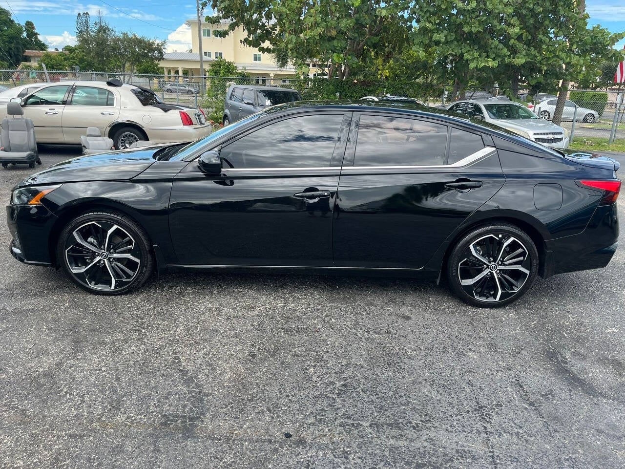 Vehicle image 10 of 38