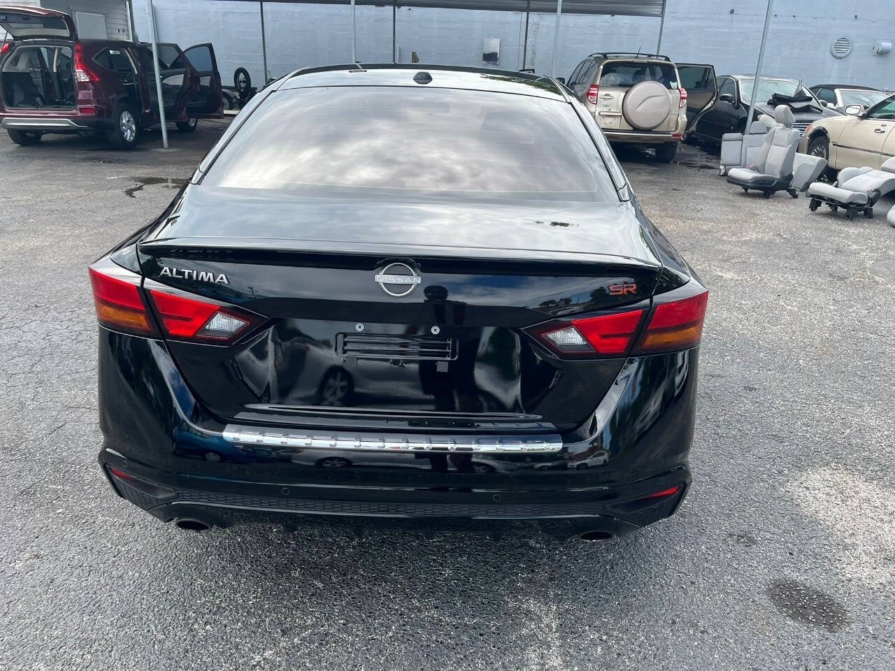 Vehicle image 28 of 38