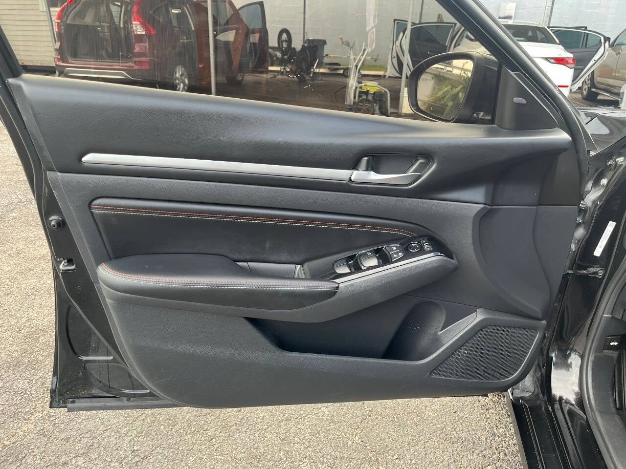 Vehicle image 25 of 38
