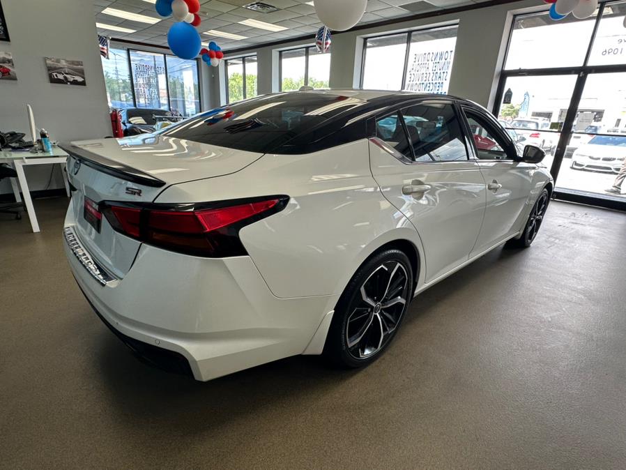 2023 Nissan Altima 2.5 SR Image 9 of 69