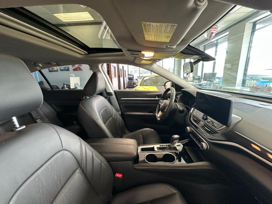 2023 Nissan Altima 2.5 SR Image 26 of 69