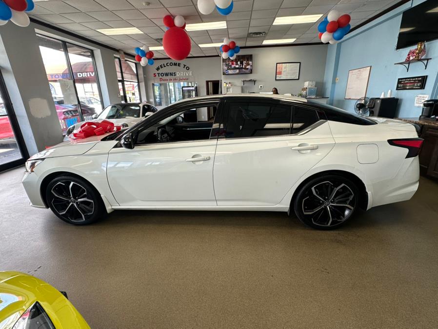 2023 Nissan Altima 2.5 SR Image 14 of 69