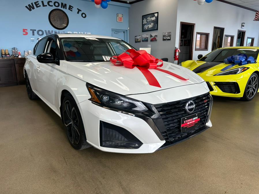 2023 Nissan Altima 2.5 SR Image 6 of 69