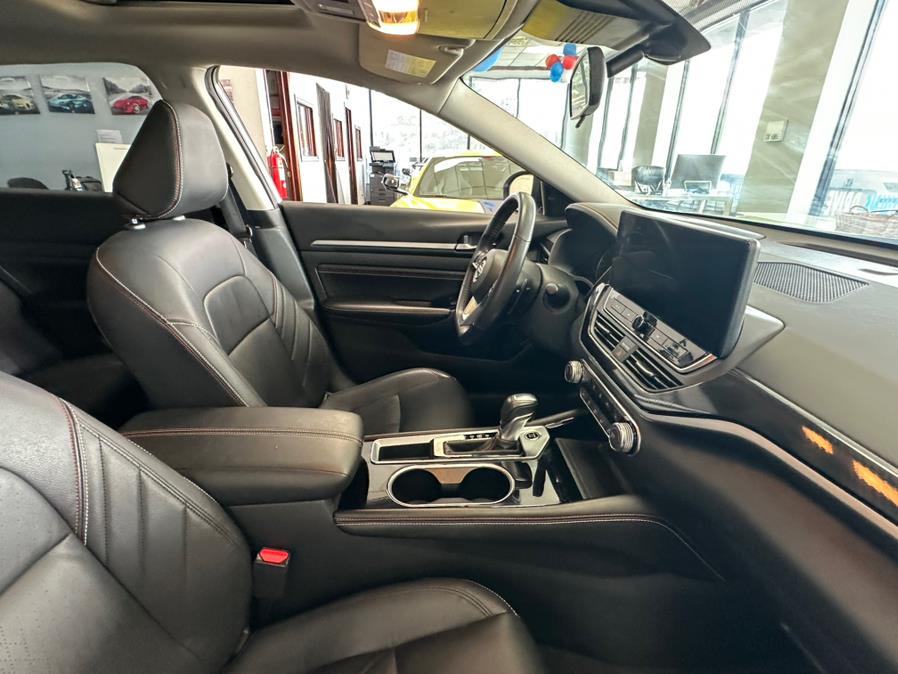 2023 Nissan Altima 2.5 SR Image 24 of 69