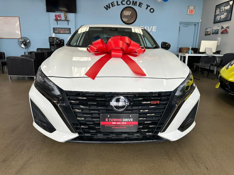 2023 Nissan Altima 2.5 SR Image 15 of 69