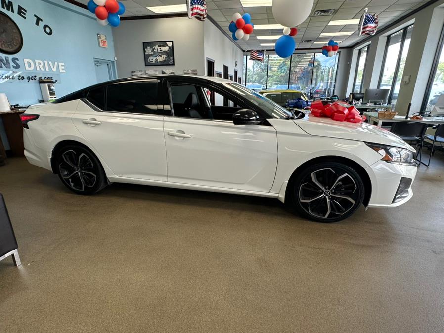 2023 Nissan Altima 2.5 SR Image 4 of 69