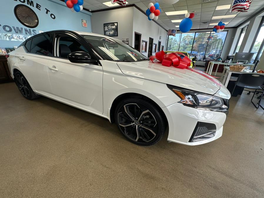 2023 Nissan Altima 2.5 SR Image 8 of 69