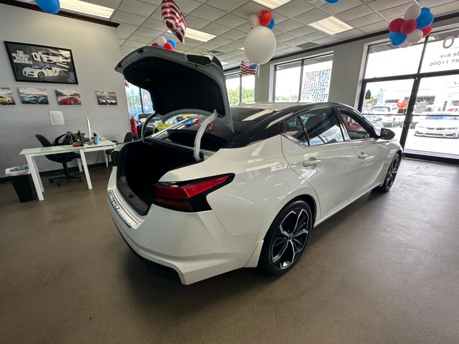 2023 Nissan Altima 2.5 SR Image 10 of 69