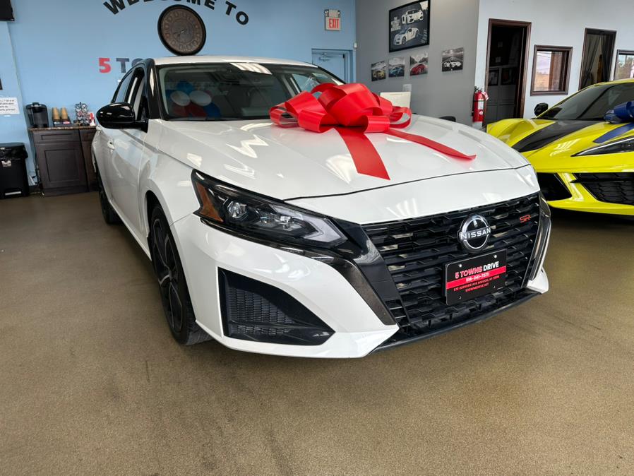 2023 Nissan Altima 2.5 SR Image 5 of 69