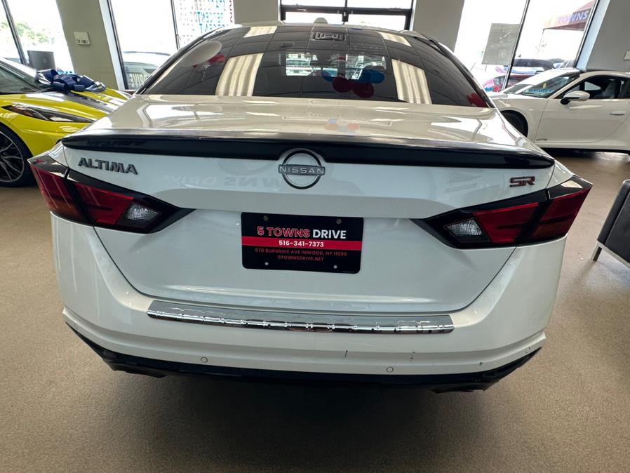 2023 Nissan Altima 2.5 SR Image 11 of 69