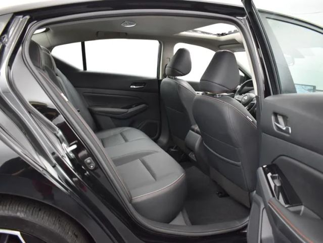 2023 Nissan Altima 2.5 SR Image 15 of 36