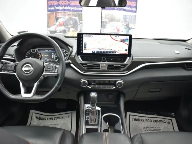 2023 Nissan Altima 2.5 SR Image 18 of 36