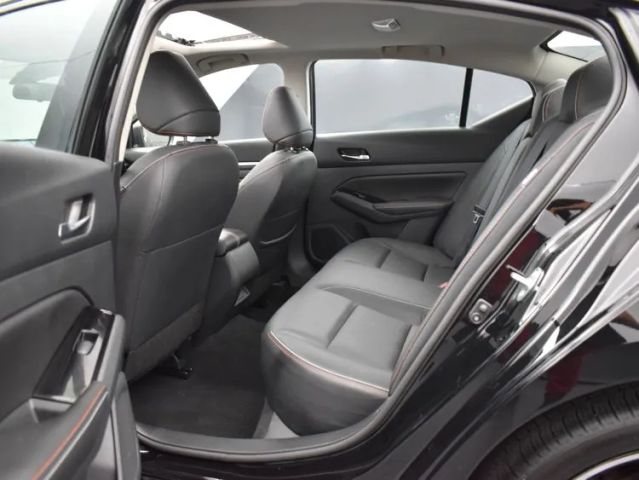 2023 Nissan Altima 2.5 SR Image 16 of 36