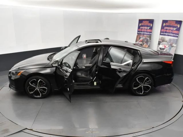 2023 Nissan Altima 2.5 SR Image 20 of 36