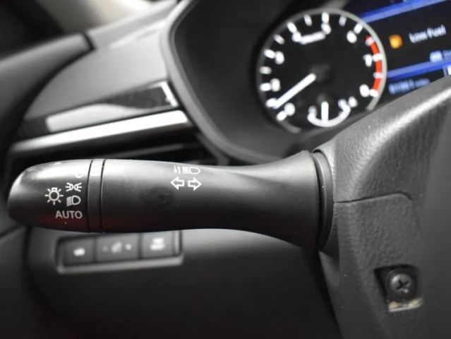 2023 Nissan Altima 2.5 SR Image 32 of 36