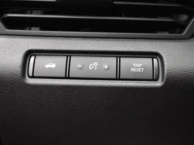 2023 Nissan Altima 2.5 SR Image 28 of 36