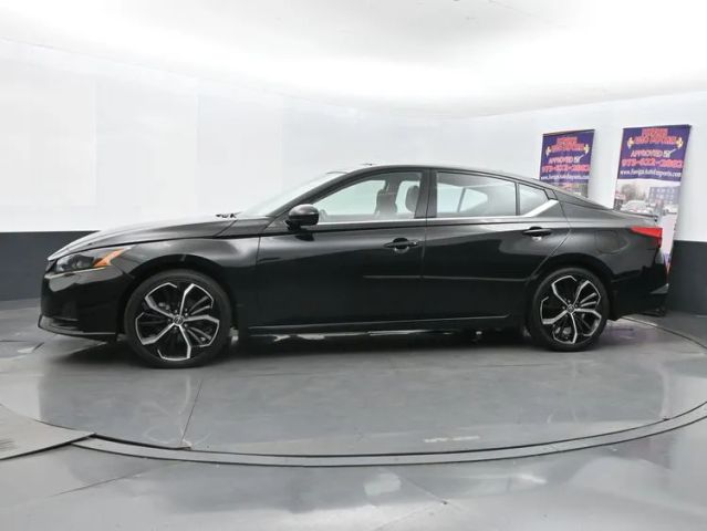 2023 Nissan Altima 2.5 SR Image 12 of 36