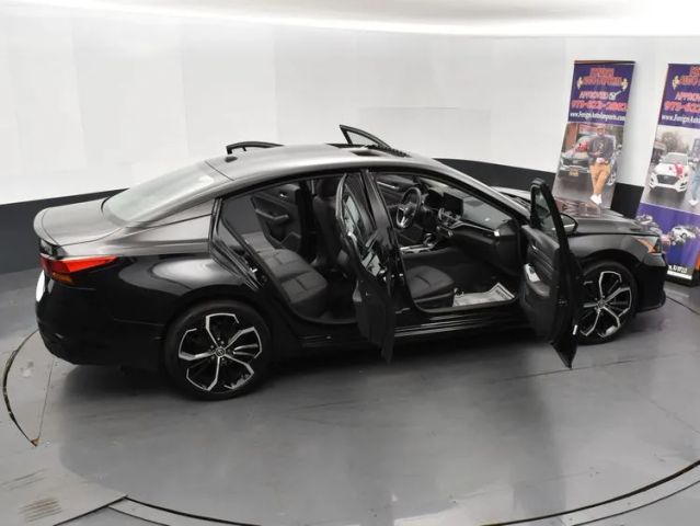 2023 Nissan Altima 2.5 SR Image 19 of 36