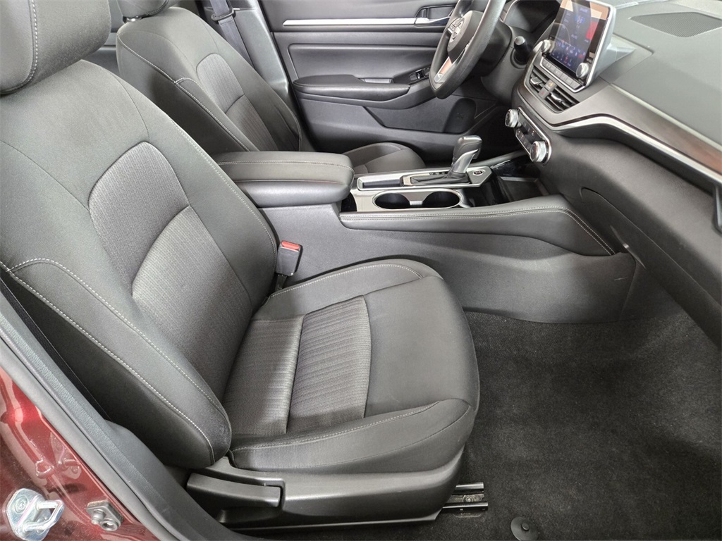Vehicle image 17 of 37