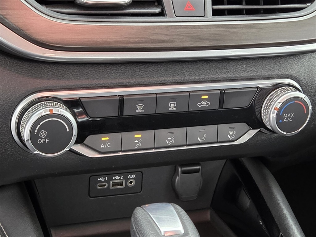 Vehicle image 29 of 37