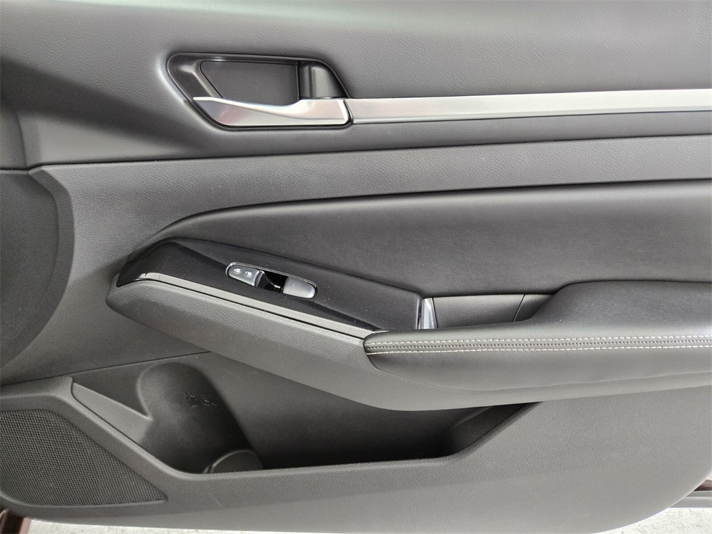 Vehicle image 19 of 37