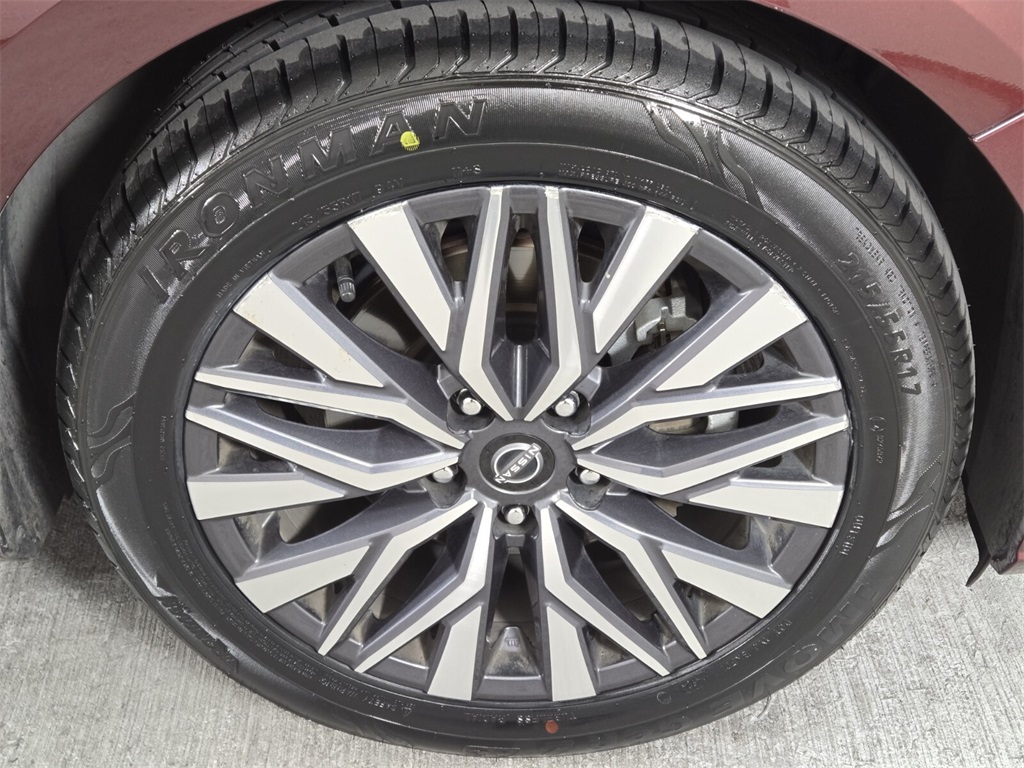 Vehicle image 9 of 37