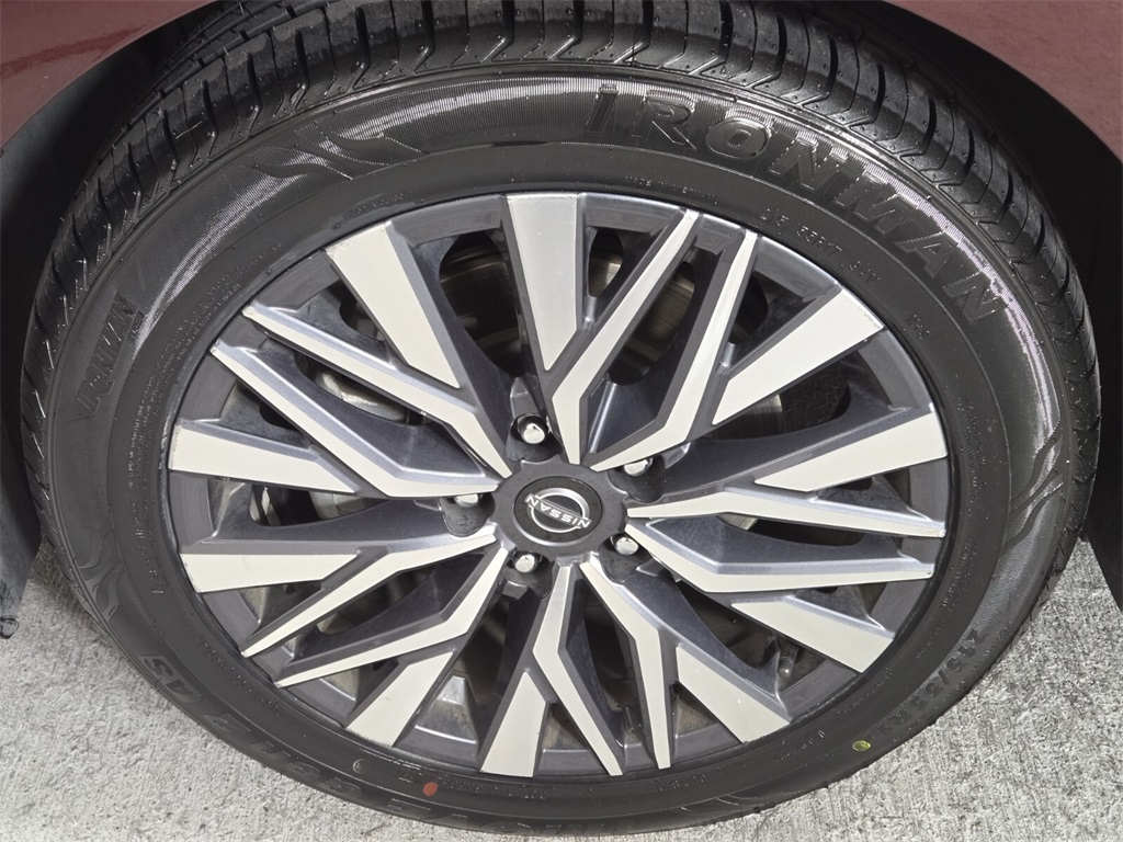 Vehicle image 10 of 37