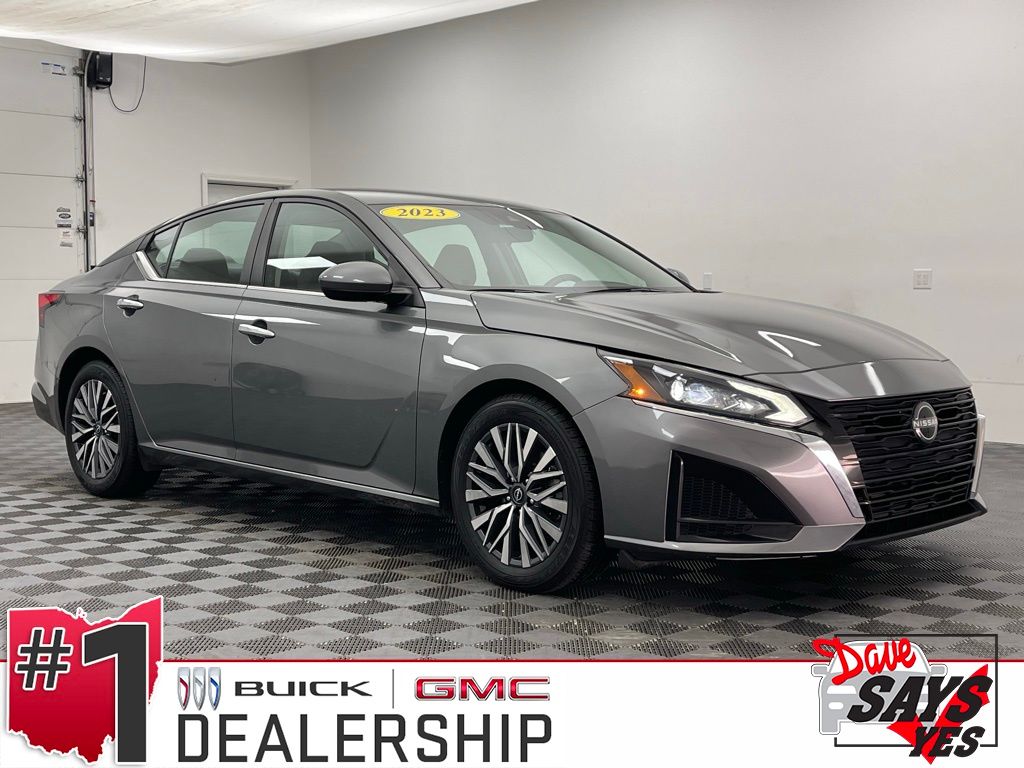 2023 Nissan Altima 2.5 SV Image 3 of 37